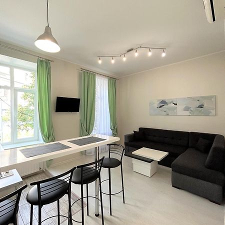 Modern Apartment In Old City Center ลวีฟ ภายนอก รูปภาพ