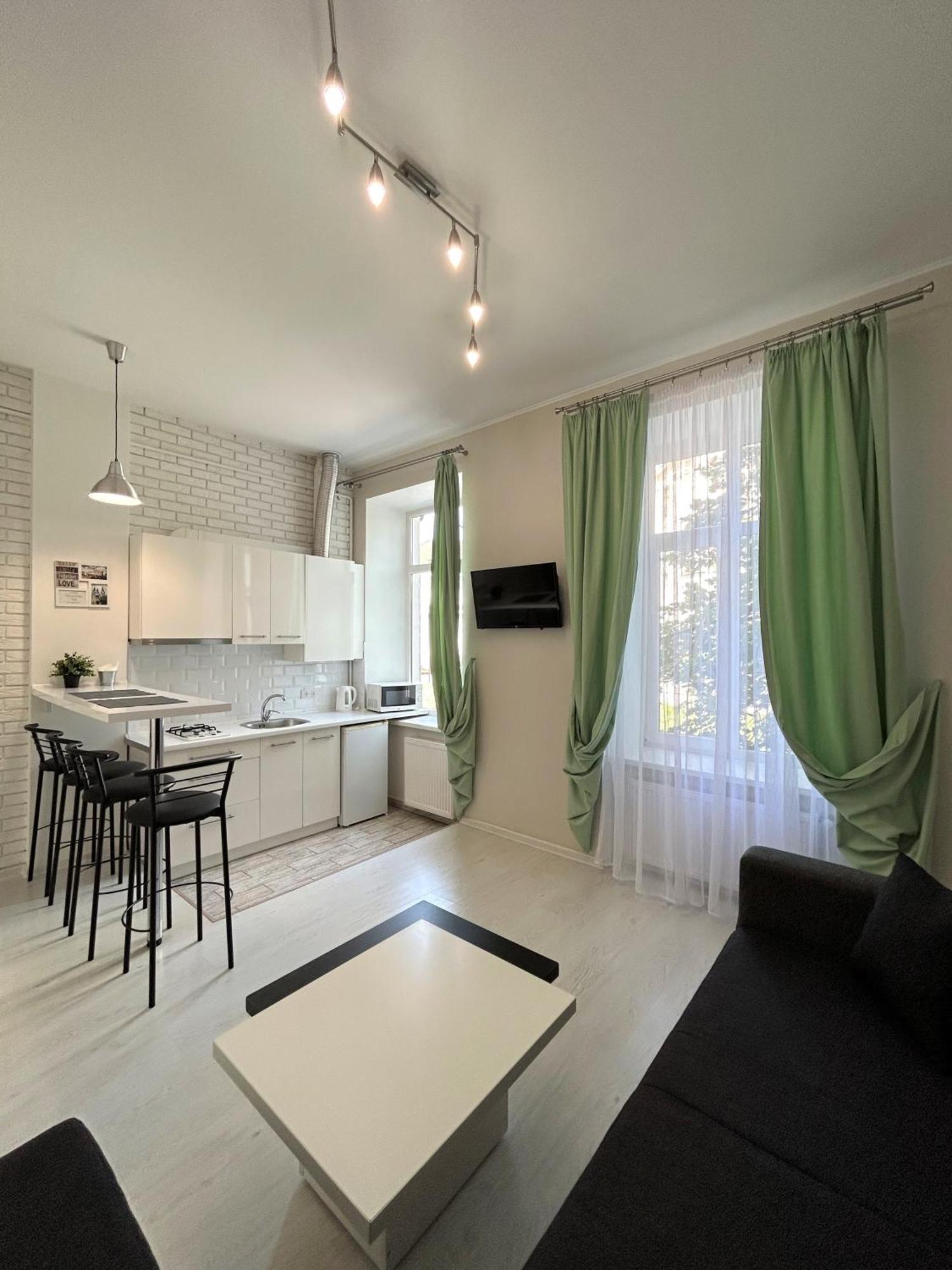 Modern Apartment In Old City Center ลวีฟ ภายนอก รูปภาพ