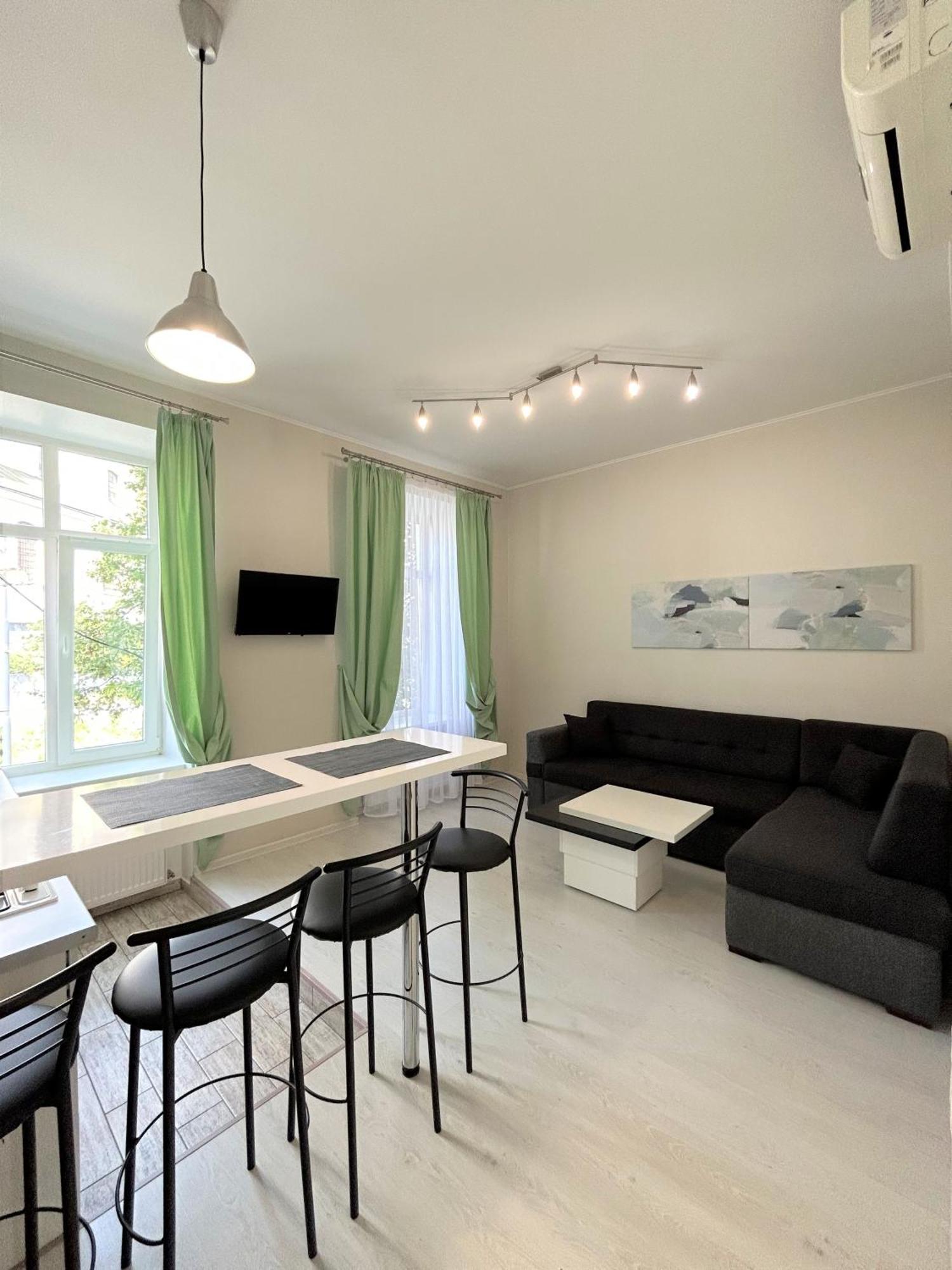 Modern Apartment In Old City Center ลวีฟ ภายนอก รูปภาพ